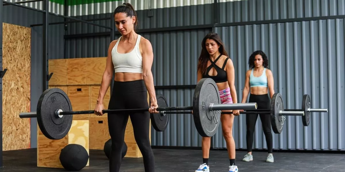 How Long Does It Take for Women to See Results From Weightlifting?